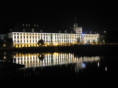ĐH Wroclaw về đêm đẹp mơ màng