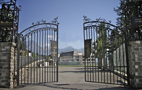 2. Trường ĐH quốc tế Beau Soleil Học phí một năm: 116.234 USD Địa điểm: Villars-sur-Ollon, Thụy Sĩ. Năm thành lập: 1910 Trường chỉ tuyển sinh một năm khoảng 180 học viên. THAM GIA CUỘC THI TÌM HIỂU IRELAND ĐỂ NHẬN GIẢI THƯỞNG LỚN