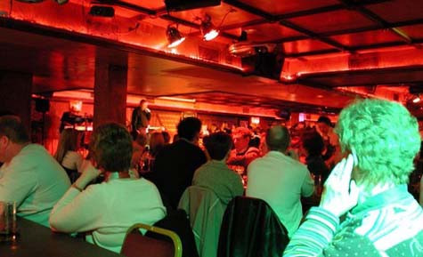 Không gian trầm lắng, thoáng không khí của một thời Trung cổ...Những quán bar theo phong cách cổ điển sẽ là nơi tuyệt vời nhất cho những góc riêng tư, ở đó bạn tha hồ đọc sách hay để chuyện trò cùng người thân, bạn bè. Không gian trầm lắng, thoáng không khí của một thời Trung cổ...Những quán bar theo phong cách cổ điển sẽ là nơi tuyệt vời nhất cho những góc riêng tư, ở đó bạn tha hồ đọc sách hay để chuyện trò cùng người thân, bạn bè.