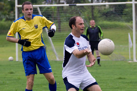 Cầu thủ chuyền bóng bằng tay