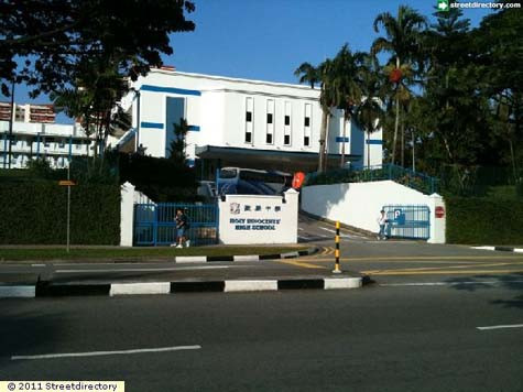 Trường trung học Holy Innocents, Singapore vừa tổ chức một đợt gây quỹ từ thiện cho các em nhỏ mắc bệnh ung thư. Các nữ sinh trong trường được phép “cạo đầu” và bán tóc để làm từ thiện. Sự kiện này do quỹ trẻ em ung thư tại Singapore (CCF) tổ chức nhằm giúp các học sinh bình thường, khỏe mạnh ý thức được về căn bệnh hiểm nghèo này và cùng chia sẻ với các bạn kém may mắn.