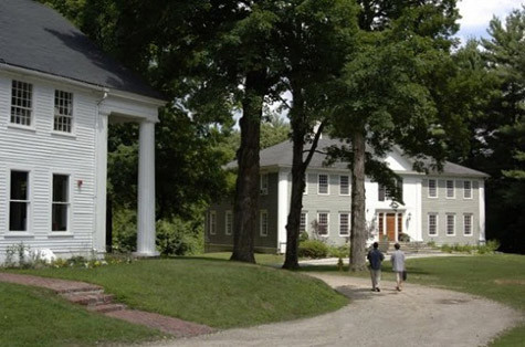 Đại học Thomas More – 84 sinh viên Đây là một trường Nghệ thuật tự do ở Merrimack, New Hampshire. Tất cả các sinh viên ở đây phải trải qua một học kỳ tại Ý, sống trong một tu viện và học tập tại thành phố Rome. Theo trang web của trường đại học này, sau 4 năm, "sinh viên sẽ đi nghiên cứu tại hơn 100 nhà thờ, học phong cách kiến trúc La Mã, kiến trúc các hầm mộ và dịch hơn 1.000 đầu sách của Homer, Cicero và các tác giả cổ điển khác".