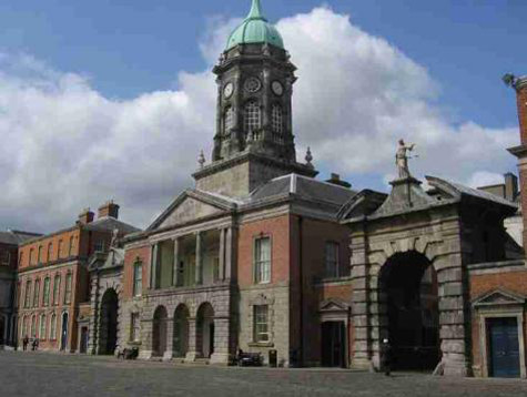 Thư viện Chester Beatty Thắng giải Bảo tàng châu Âu của năm vào năm 2002, bảo tàng nghệ thuật và thư viện này có một bộ sưu tập lớn các cuốn sách và bản viết tay hiếm, nhiều trong số đó có chứa các minh họa và thiết kế phức tạp. Thư viện Chester Beatty Thắng giải Bảo tàng châu Âu của năm vào năm 2002, bảo tàng nghệ thuật và thư viện này có một bộ sưu tập lớn các cuốn sách và bản viết tay hiếm, nhiều trong số đó có chứa các minh họa và thiết kế phức tạp.