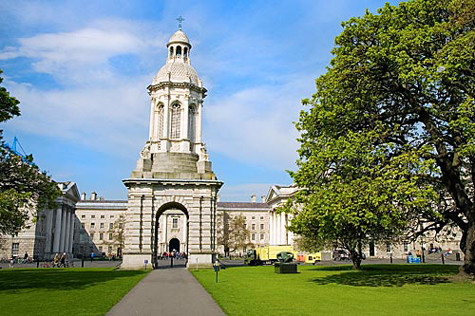 Trường Trinity College Được thành lập từ năm 1592, ĐH lâu đời nhất Ireland thuộc ĐH Cambrige này thật sự là một thắng cảnh đáng để bạn ngắm nhìn. Trường Trinity College Được thành lập từ năm 1592, ĐH lâu đời nhất Ireland thuộc ĐH Cambrige này thật sự là một thắng cảnh đáng để bạn ngắm nhìn.
