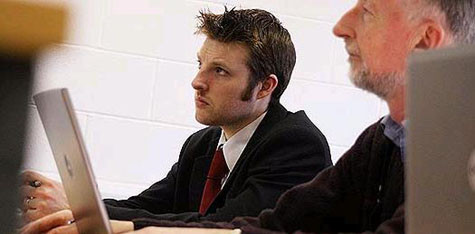 10. Có nhiều sự lựa chọn và rất linh hoạt Trường có 60 chương trình Đai học và 70 chương trình sau đại học trong các lĩnh vực như kỹ sư, máy tính, khoa học xã hội, khoa học tự nhiên và sức khỏe. Rất nhiều chương trình học chỉ có ở DCU và nhiều chương trình có sự kết hợp độc đáo như ngành kinh doanh và ngôn ngữ. Trường DCU có nhiều cơ hội học bổng cho các sinh viên quốc tế. Đặc biệt, một số sinh viên giỏi của Việt Nam sau khi tốt nghiệp thạc sỹ tại DCU đã được nhận được học bổng toàn phần theo học tiến sỹ hoặc làm nghiên cứu sinh tại trường. Ảnh: DCU là nơi chuẩn bị vững chắc cho những thành công của bạn trong tương lai Các thông tin về trường và các khóa học, xem tại trang web: http://www.dcu.ie/ Cơ hội học bổng tại DCU http://www4.dcu.ie/prospective/scholarships.shtml 10. Có nhiều sự lựa chọn và rất linh hoạt Trường có 60 chương trình Đai học và 70 chương trình sau đại học trong các lĩnh vực như kỹ sư, máy tính, khoa học xã hội, khoa học tự nhiên và sức khỏe. Rất nhiều chương trình học chỉ có ở DCU và nhiều chương trình có sự kết hợp độc đáo như ngành kinh doanh và ngôn ngữ. Trường DCU có nhiều cơ hội học bổng cho các sinh viên quốc tế. Đặc biệt, một số sinh viên giỏi của Việt Nam sau khi tốt nghiệp thạc sỹ tại DCU đã được nhận được học bổng toàn phần theo học tiến sỹ hoặc làm nghiên cứu sinh tại trường. Ảnh: DCU là nơi chuẩn bị vững chắc cho những thành công của bạn trong tương lai Các thông tin về trường và các khóa học, xem tại trang web: http://www.dcu.ie/ Cơ hội học bổng tại DCU http://www4.dcu.ie/prospective/scholarships.shtml