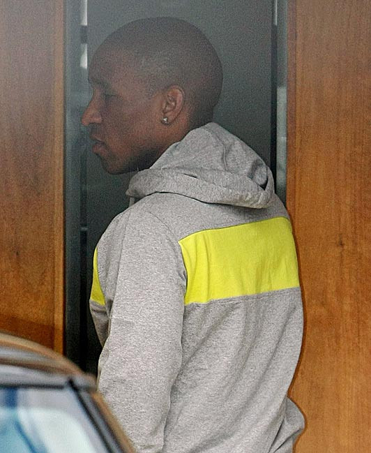 Jermain Defoe đến nhà bạn gái Alexandra Burke sau buổi tập cùng Tottenham Jermain Defoe đến nhà bạn gái Alexandra Burke sau buổi tập cùng Tottenham