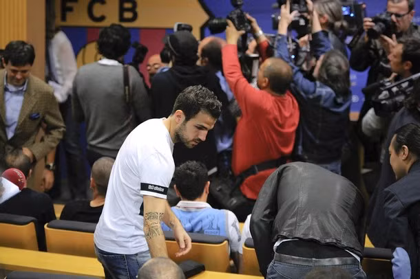 ...Cựu tiền vệ của Arsenal đã lặng lẽ ra về sau cuộc họp báo.