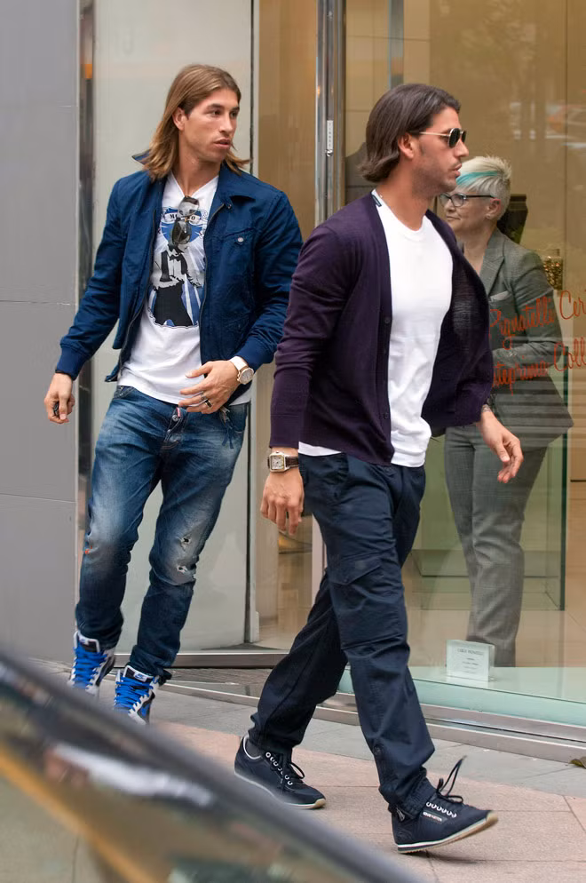 Sau đó, hai anh em nhà Sergio Ramos đã rời khỏi cửa hàng rất vội vã