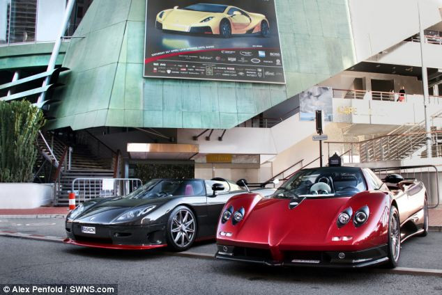 Koenigsegg CCR (trái) và Pagani Zonda