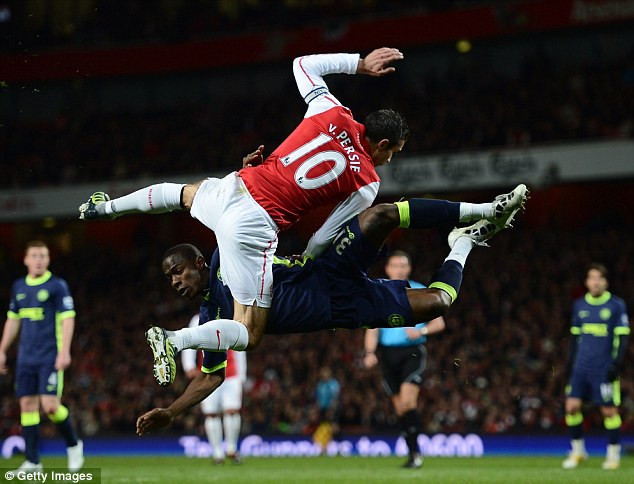 Tiền đạo Van Persie trong trận đấu giữa Arsenal và Wigan