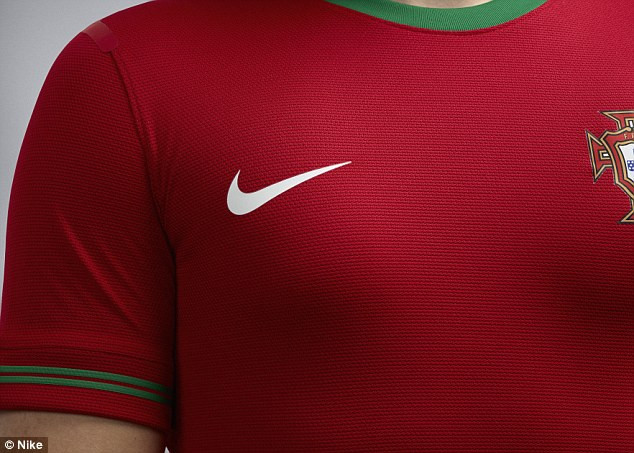 Nike vẫn là nhà tài trợ áo đấu cho Bồ Đào Nha. Nike vẫn là nhà tài trợ áo đấu cho Bồ Đào Nha.