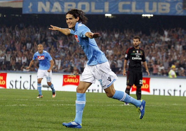 Edinson Cavani (Napoli – 35 triệu bảng): Với sức mạnh và sự trẻ trung, tiền đạo người Uruguay Uruguay sẽ là lựa chọn thay thể lý tưởng cho vị trí của Didier Drogba nhiều khả năng sẽ rời Stamford Bridge vào cuối mùa giải này.