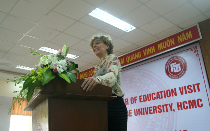 Bộ trưởng phát biểu tại Hội chợ việc làm Bộ trưởng phát biểu tại Hội chợ việc làm