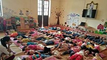 Một lớp học bán trú tại Trường Mầm non Yên Lâm có khoảng 50 học sinh bán trú và 2 giáo viên. Ảnh: Xuân Quang. Một lớp học bán trú tại Trường Mầm non Yên Lâm có khoảng 50 học sinh bán trú và 2 giáo viên. Ảnh: Xuân Quang.