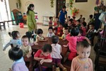 Báo động quá tải các trường Mầm non công lập, giáo viên vắt kiệt sức để chăm trẻ Báo động quá tải các trường Mầm non công lập, giáo viên vắt kiệt sức để chăm trẻ