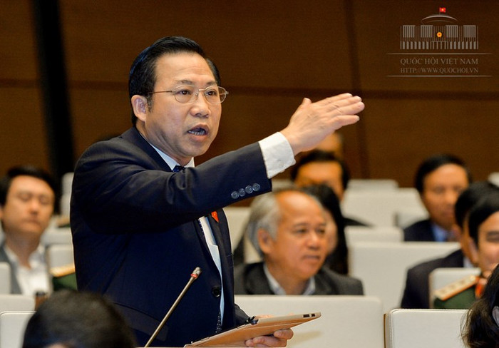 Dân quây trụ sở đòi làm rõ việc công an xã vô cớ còng tay, bắt người ảnh 4 Dân quây trụ sở đòi làm rõ việc công an xã vô cớ còng tay, bắt người ảnh 4