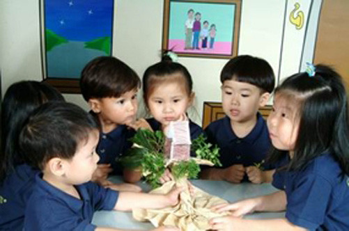 Học sinh học kỹ năng sống tại Viện Giáo dục Đông Nam Á. Ảnh đăng trên Báo Tin tức. Học sinh học kỹ năng sống tại Viện Giáo dục Đông Nam Á. Ảnh đăng trên Báo Tin tức.