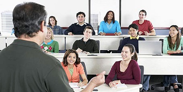 Sinh viên Đại học tổng hợp, khoa sư phạm (Ảnh: tác giả cung cấp). Sinh viên Đại học tổng hợp, khoa sư phạm (Ảnh: tác giả cung cấp).