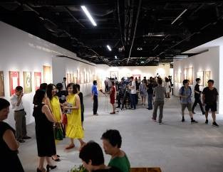 Buổi khai mạc nhận được sự quan tâm của đông đảo người trong giới nghệ thuật và các khán giả mộ điệu. Buổi khai mạc nhận được sự quan tâm của đông đảo người trong giới nghệ thuật và các khán giả mộ điệu.