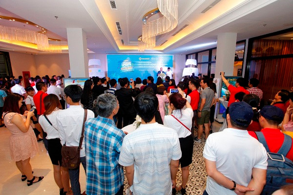 Hình ảnh khách hàng và nhà đầu tư tới tham dự lễ tri ân của Tập đoàn Sun Group. Hình ảnh khách hàng và nhà đầu tư tới tham dự lễ tri ân của Tập đoàn Sun Group.
