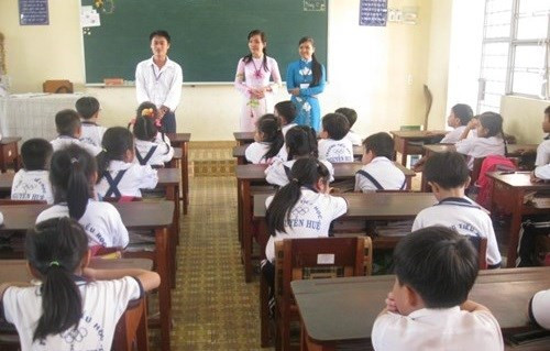 Sinh viên sư phạm đi thực tập. (Ảnh nguồn: Sở Giáo dục và Đào Tạo Tỉnh Bình Phước)