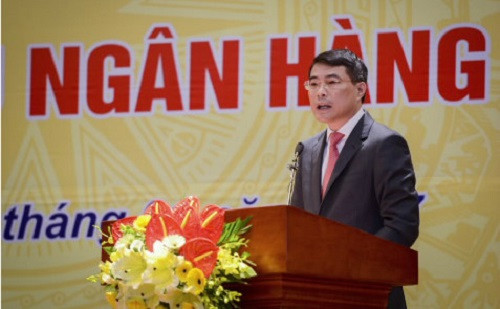 Phát biểu tại Hội nghị Thủ tướng với doanh nghiệp, Thống đốc Ngân hàng Nhà nước Lê Minh Hưng cũng cho biết ngành ngân hàng sẽ hỗ trợ để tiếp tục giảm lãi suất cho vay. Mặt bằng lãi suất huy động và cho vay diễn biến ổn định từ năm 2016 đến nay, đặc biệt từ cuối tháng 9/2016, nhiều tổ chức tín dụng đã giảm 0,3 - 0,5%/năm lãi suất huy động, giảm 0,5 - 1%/năm lãi suất cho vay (2). Phát biểu tại Hội nghị Thủ tướng với doanh nghiệp, Thống đốc Ngân hàng Nhà nước Lê Minh Hưng cũng cho biết ngành ngân hàng sẽ hỗ trợ để tiếp tục giảm lãi suất cho vay. Mặt bằng lãi suất huy động và cho vay diễn biến ổn định từ năm 2016 đến nay, đặc biệt từ cuối tháng 9/2016, nhiều tổ chức tín dụng đã giảm 0,3 - 0,5%/năm lãi suất huy động, giảm 0,5 - 1%/năm lãi suất cho vay (2).