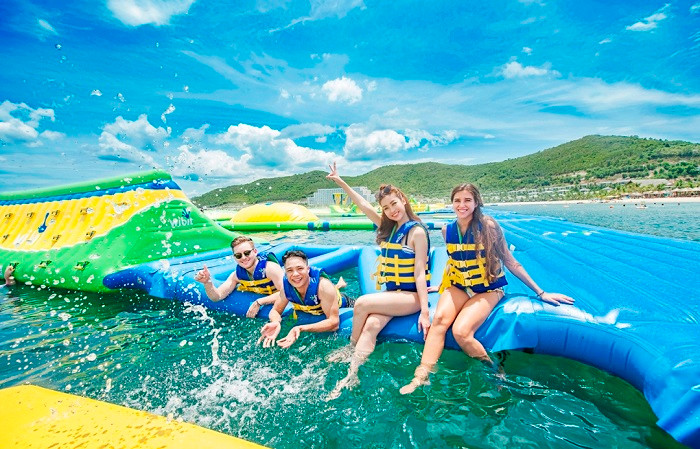 Hình ảnh Vịnh Phao Nổi lớn nhất thế giới tại Vinpearl Land Nha Trang.