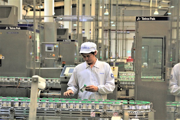 Công ty sữa Vinamilk không ngừng nỗ lực áp dụng những công nghệ và tiêu chuẩn hàng đầu thế giới. Công ty sữa Vinamilk không ngừng nỗ lực áp dụng những công nghệ và tiêu chuẩn hàng đầu thế giới.