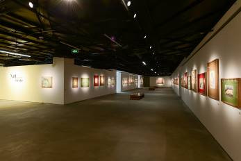 Không gian trưng bày các bức họa tại triển lãm. Không gian trưng bày các bức họa tại triển lãm.