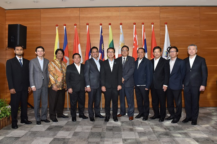 Các thành viên Hội đồng ASCOPE và Tổng Thư ký ASCOPE tại Kỳ họp. Các thành viên Hội đồng ASCOPE và Tổng Thư ký ASCOPE tại Kỳ họp.