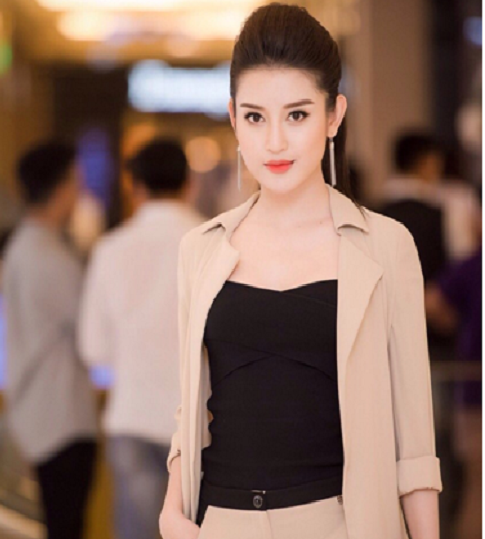 Huyền My luôn tạo sự cuốn hút ở mỗi sự kiện mà cô xuất hiện. Huyền My luôn tạo sự cuốn hút ở mỗi sự kiện mà cô xuất hiện.