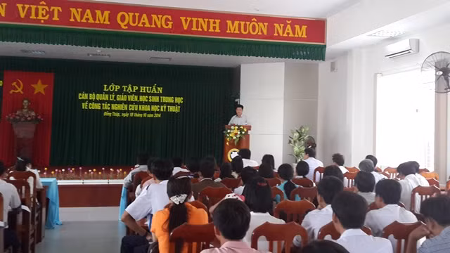 Oái oăm chương trình dạy trò lại đem "thực nghiệm" trên thầy ảnh 1