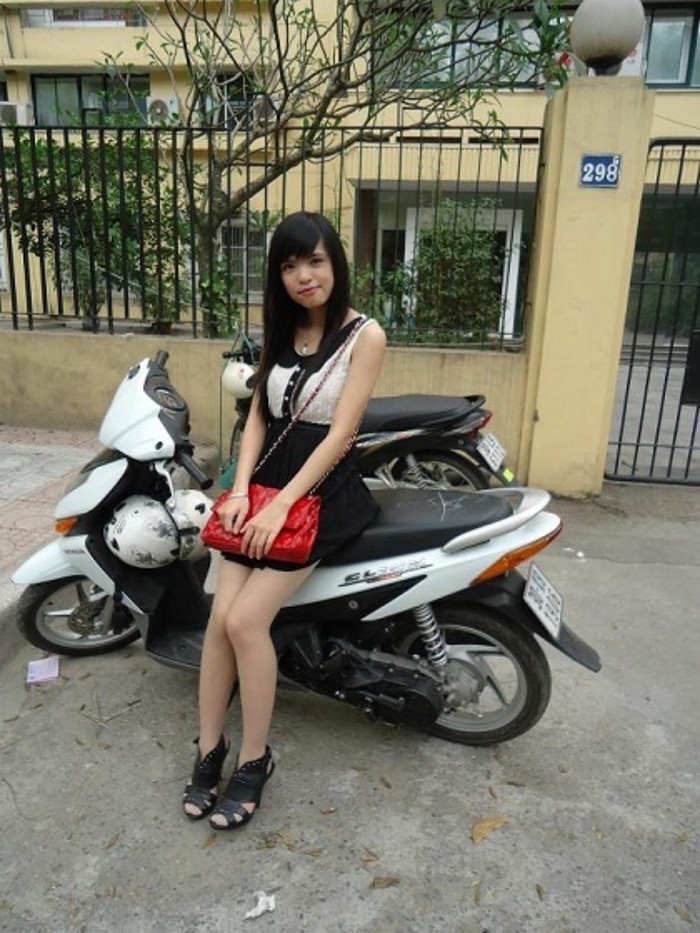 Huyền rât yêu mèo và thích những động vật nhỏ nhắn dễ thương nhưng lại rất sợ côn trùng, đặc biệt là những côn trùng biết bay hay nhiều chân. Cô cũng rất thích tham gia các hoạt động tập thể cũng như tổ chức các sự kiện. Huyền rât yêu mèo và thích những động vật nhỏ nhắn dễ thương nhưng lại rất sợ côn trùng, đặc biệt là những côn trùng biết bay hay nhiều chân. Cô cũng rất thích tham gia các hoạt động tập thể cũng như tổ chức các sự kiện.