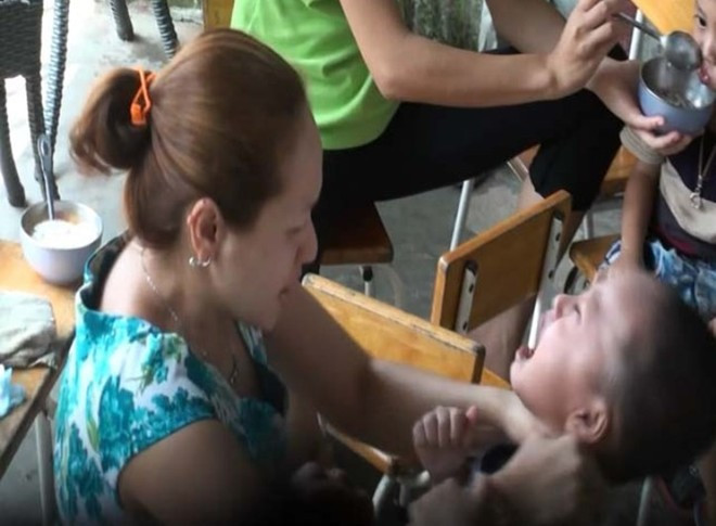 Cần phải xử lý nghiêm minh với những trường hợp ngược đãi, bạo hành trẻ em. ảnh: ANTV Cần phải xử lý nghiêm minh với những trường hợp ngược đãi, bạo hành trẻ em. ảnh: ANTV