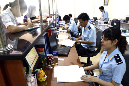 Năm 2020, thủ tục xuất nhập khẩu của Việt Nam chỉ còn 5 ngày. ảnh: Lao động. Năm 2020, thủ tục xuất nhập khẩu của Việt Nam chỉ còn 5 ngày. ảnh: Lao động.
