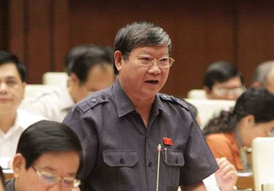 Đại biểu Lê Như Tiến nhấn mạnh, có tình trạng bán thuốc tăng giá vô tội vạ, ăn cả vào sinh mạng người dân. ảnh: Trung tâm báo chí Quốc hội. Đại biểu Lê Như Tiến nhấn mạnh, có tình trạng bán thuốc tăng giá vô tội vạ, ăn cả vào sinh mạng người dân. ảnh: Trung tâm báo chí Quốc hội.
