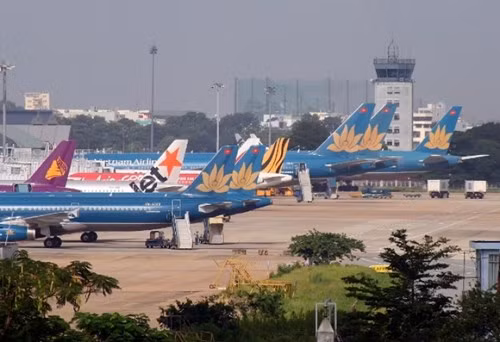 Cảng hàng không Tân Sơn Nhất sử dụng chung cho cả dân sự và quân sự. ảnh: vnas.vn
