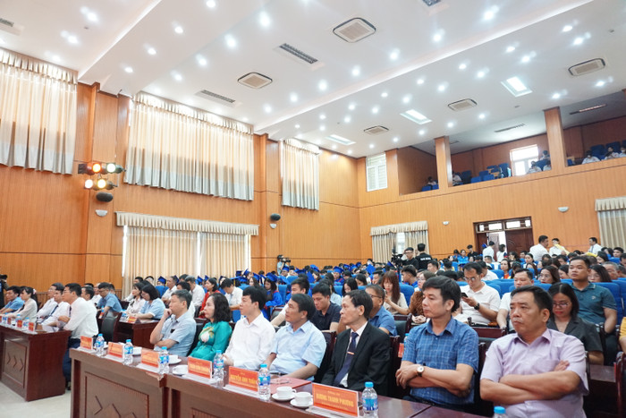 Các đại biểu tham dự buổi lễ. (Ảnh: Ngọc Mai) GDVN 1.JPG