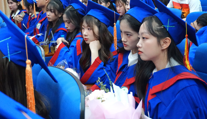 Các tân cử nhân tham dự buổi lễ. (Ảnh: Ngọc Mai) GDVN 14.JPG