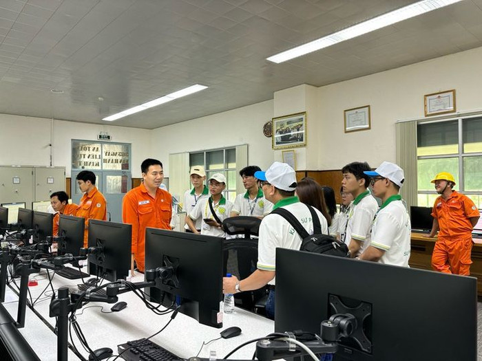 Sinh viên Trường Đại học An Giang (Đại học Quốc gia Thành phố Hồ Chí Minh) trong buổi học tập thực tế. (Ảnh: website nhà trường) Sinh viên Trường Đại học An Giang.jpg