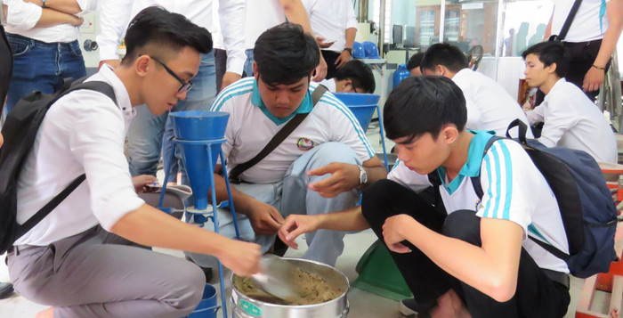 Sinh viên Trường Cao đẳng Cần Thơ thực hành tại doanh nghiệp. (Ảnh: website nhà trường) Sinh viên Trường Cao đẳng Cần Thơ thực hành tại doanh nghiệp. (Ảnh: website nhà trường)