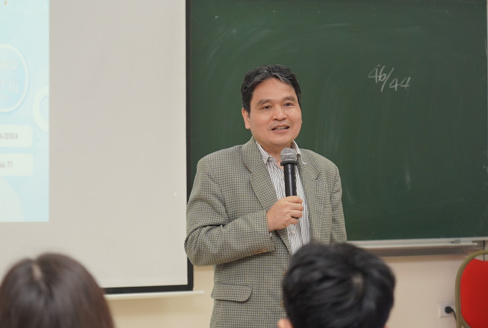 Phó Giáo sư, Tiến sĩ Trần Quốc Bình - Phó Hiệu trưởng Trường Đại học Khoa học tự nhiên (Đại học Quốc gia Hà Nội). (Ảnh: website nhà trường) Thầy Bình 1.jpg