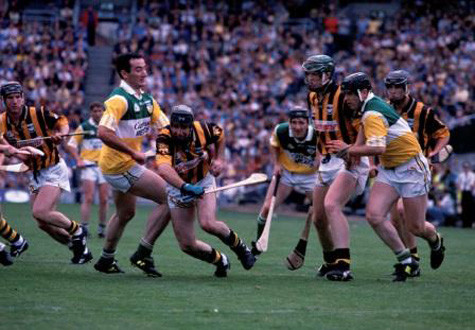 Các môn thể thao truyền thống bóng gậy cong hurling Các môn thể thao truyền thống bóng gậy cong hurling