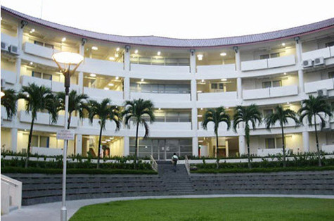 Tòa nhà ký túc xá của trường Tòa nhà ký túc xá của trường