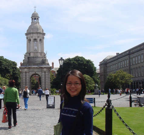 Trong khuôn viên của trường Trinity College Trong khuôn viên của trường Trinity College