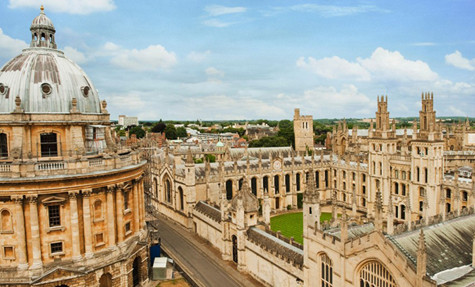 7 - Đại học Oxford Học phí 9.000 bảng/năm (gần 305 triệu VND) Oxford là một trong những đại học hàng đầu trên thế giới và là trường lâu đời thứ 2 tại Anh (sau Đại học Cambridge), thành lập từ thế kỉ 11. Những cựu sinh viên nổi tiếng của trường bao gồm Thủ tướng David Cameron, Tổng thống Mỹ Bill Clinton, nhà kinh tế học Adam Smith, John Locke, Oscar Wilde và diễn viên hài Michael Palin… 7 - Đại học Oxford Học phí 9.000 bảng/năm (gần 305 triệu VND) Oxford là một trong những đại học hàng đầu trên thế giới và là trường lâu đời thứ 2 tại Anh (sau Đại học Cambridge), thành lập từ thế kỉ 11. Những cựu sinh viên nổi tiếng của trường bao gồm Thủ tướng David Cameron, Tổng thống Mỹ Bill Clinton, nhà kinh tế học Adam Smith, John Locke, Oscar Wilde và diễn viên hài Michael Palin…