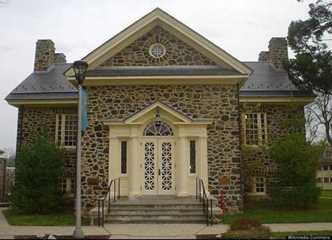 Trường đại học da đen đầu tiên ĐH Cheyney là trường dành cho sinh viên Mỹ gốc Phi lâu đời nhất. Được thành lập năm 1837 với cái tên Viện Châu Phi, sau đó trường đổi tên thành Viện dành cho thanh niên da màu. Hiện tại, trường này đã có tuổi thọ 175 năm với hơn 1.500 sinh viên theo học. Trường đại học da đen đầu tiên ĐH Cheyney là trường dành cho sinh viên Mỹ gốc Phi lâu đời nhất. Được thành lập năm 1837 với cái tên Viện Châu Phi, sau đó trường đổi tên thành Viện dành cho thanh niên da màu. Hiện tại, trường này đã có tuổi thọ 175 năm với hơn 1.500 sinh viên theo học.