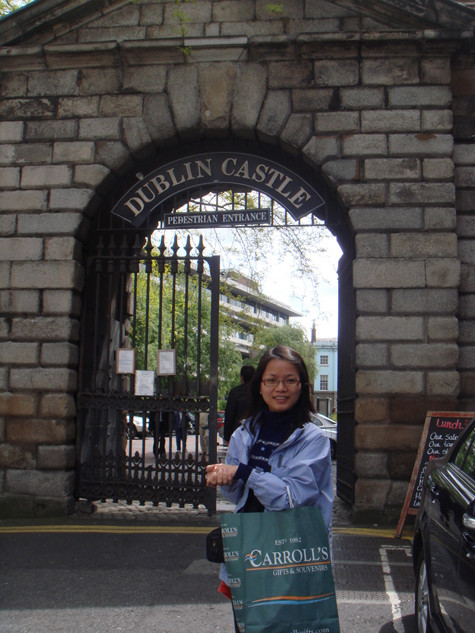 Trước cổng lâu đài Dublin Trước cổng lâu đài Dublin