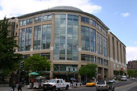 2. George Washington University (Washington DC, Mỹ) Mỗi sinh viên học tại đây sẽ phải “cáng” khoản phí hàng năm 53.000 USD, bao gồm chi phí cho sách vở, học phí, phòng ốc và các khoản cần thiết khác. Trường ĐH George Washington được coi là một trong những trường “hào phóng” nhất về mức hỗ trợ tài chính cho sinh viên, ước khoảng 22.500 USD/năm. 2. George Washington University (Washington DC, Mỹ) Mỗi sinh viên học tại đây sẽ phải “cáng” khoản phí hàng năm 53.000 USD, bao gồm chi phí cho sách vở, học phí, phòng ốc và các khoản cần thiết khác. Trường ĐH George Washington được coi là một trong những trường “hào phóng” nhất về mức hỗ trợ tài chính cho sinh viên, ước khoảng 22.500 USD/năm.