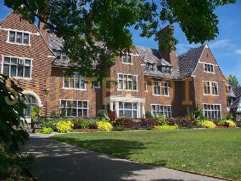 1. Sarah Lawrence College (New York, Mỹ) Năm 2010, trường ĐH Sarah Lawrence mới “chỉ” đứng hàng thứ hai trong danh sách các trường đại học “đắt đỏ” nhất thế giới thì năm nay, với mức phí 53,150 USD mà một sinh viên học ở đây phải chi trả trong 1 năm, trường đã vươn lên đứng hàng đầu. Chi phí trên đã bao gồm 1870 USD tiền bảo hiểm nhưng chưa tính chi phí du lịch và các khoản linh tinh khác. 1. Sarah Lawrence College (New York, Mỹ) Năm 2010, trường ĐH Sarah Lawrence mới “chỉ” đứng hàng thứ hai trong danh sách các trường đại học “đắt đỏ” nhất thế giới thì năm nay, với mức phí 53,150 USD mà một sinh viên học ở đây phải chi trả trong 1 năm, trường đã vươn lên đứng hàng đầu. Chi phí trên đã bao gồm 1870 USD tiền bảo hiểm nhưng chưa tính chi phí du lịch và các khoản linh tinh khác.